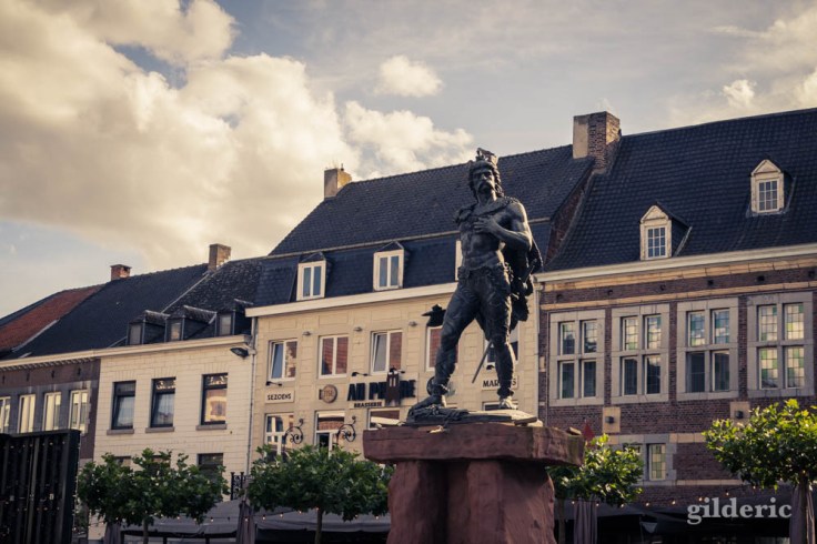 Statue d'Ambiorix, sur la grand place de Tongres