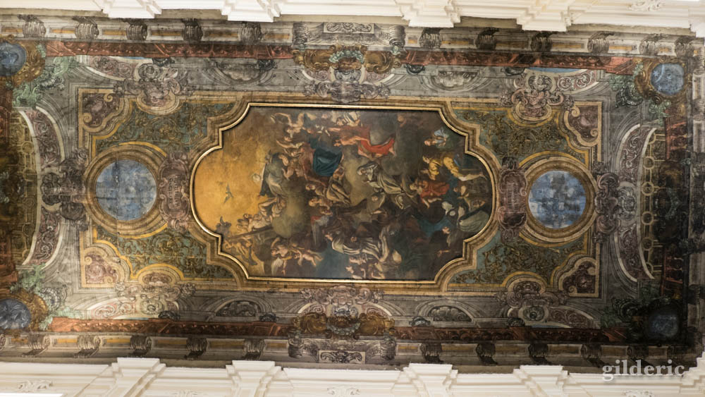 L'impressionnant plafond peint de l'église Madonna del Carmine à Sorrente
