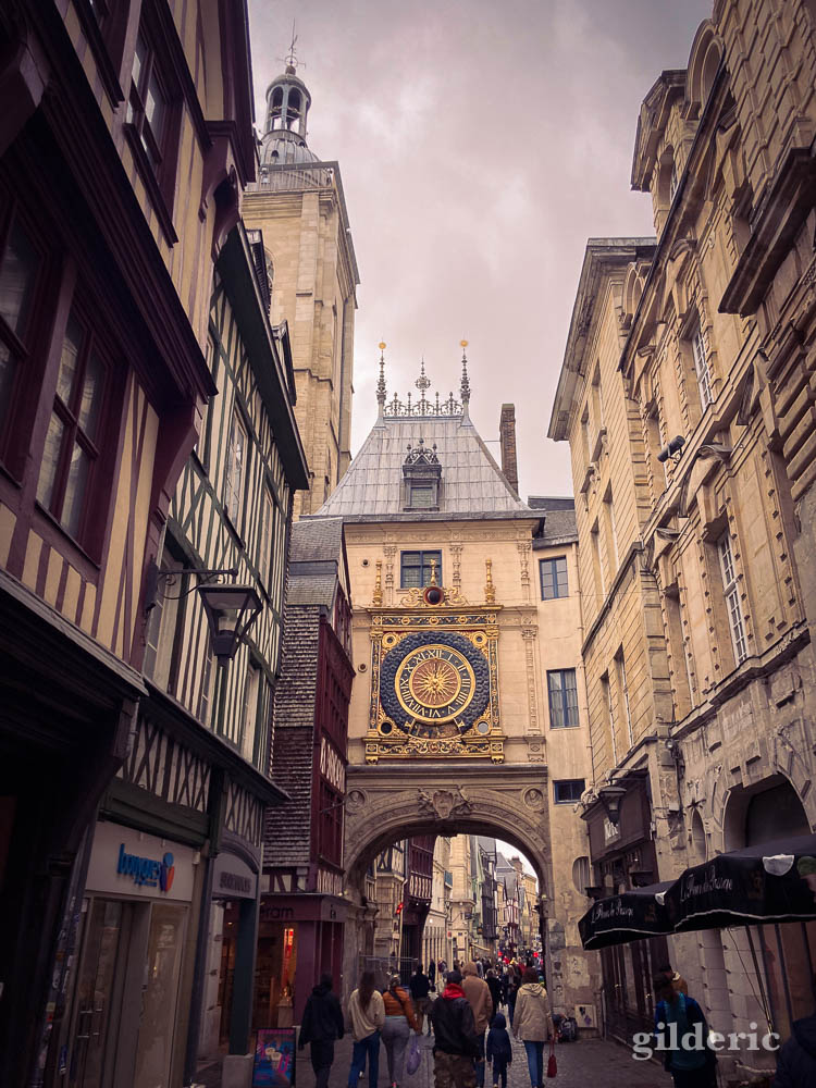 Rouen, la vieille ville et l'horloge