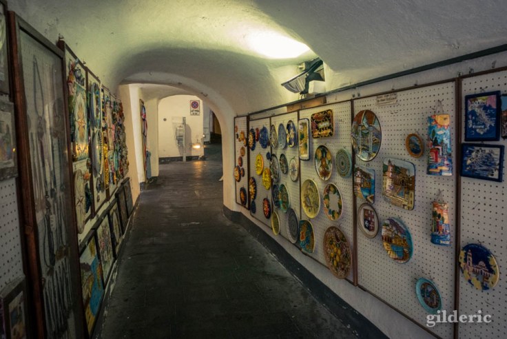 Supportico Rua, une ruelle couverte dans le centre d'Amalfi.