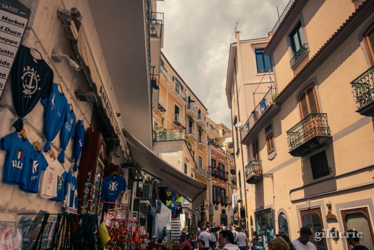 Via Lorenzo di Amalfi, une des artères de la vieille ville