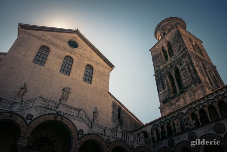 La façade et la tour carrée de la cathédrale de Salerne