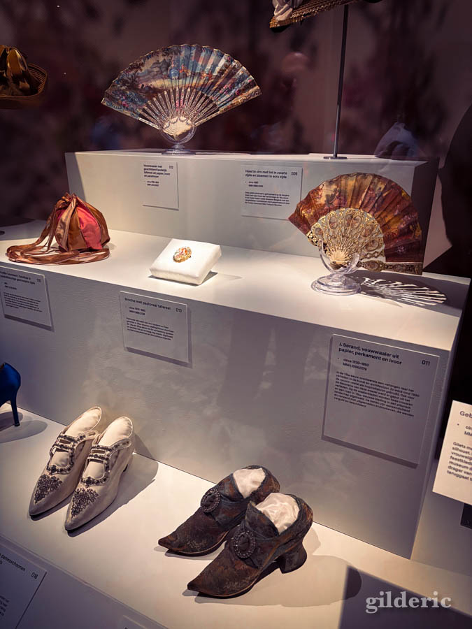 La mode c'est aussi les accessoires et les chaussures (Modemuseum, Hasselt)