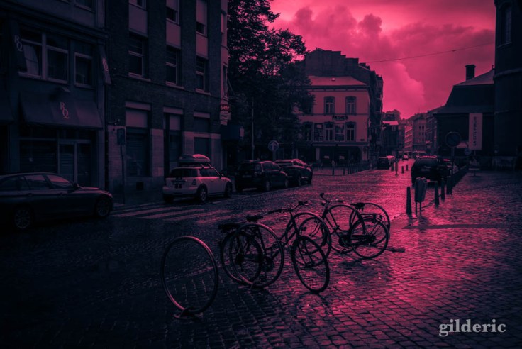 Dans le Monde à l'envers de Liège, quelques vélos abandonnés...