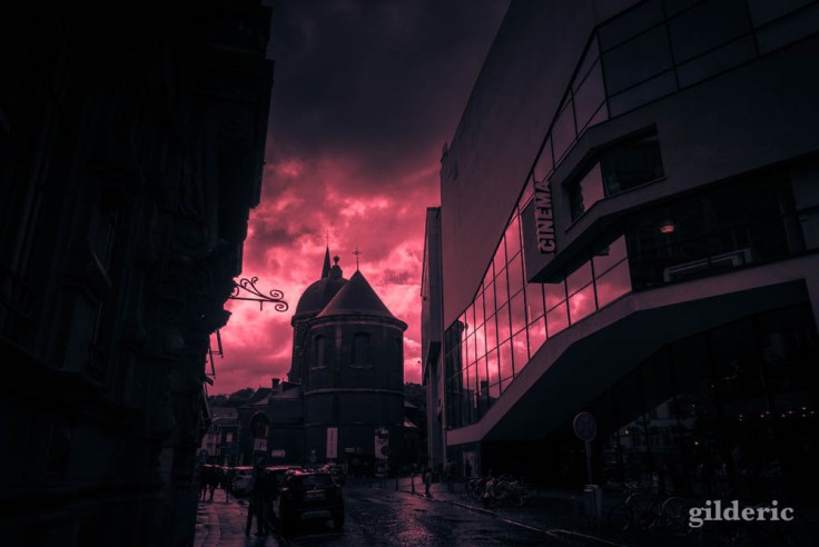 Liège dans le Monde à l'envers : réalité ou scène de film ?