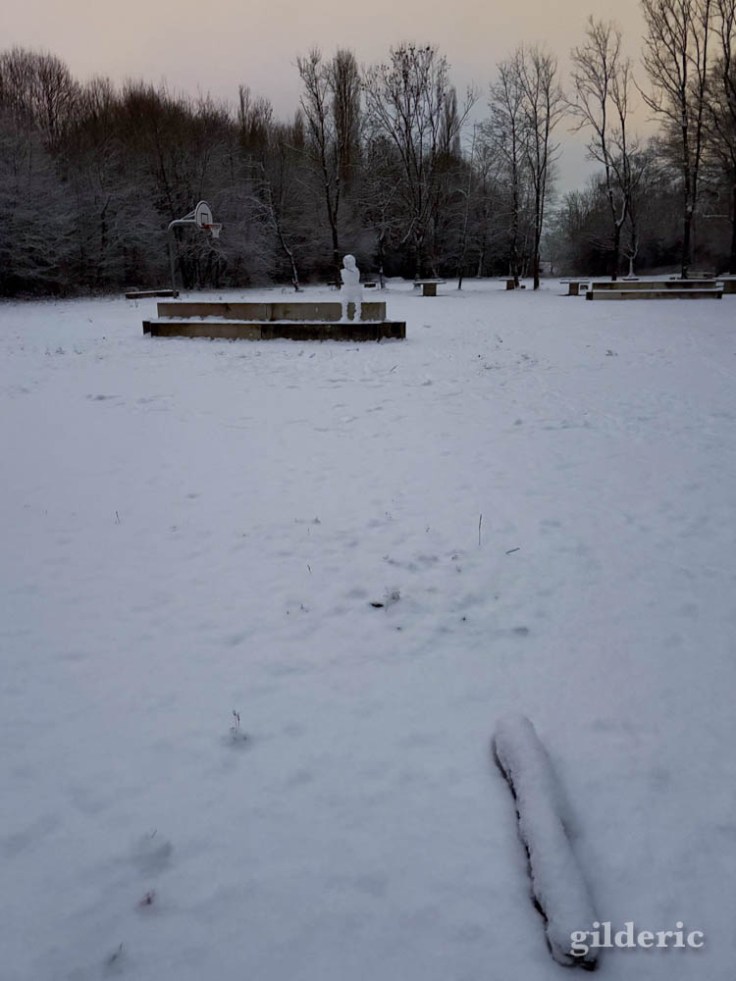Un bonhomme de neige assez flippant (Fort de la Chartreuse)
