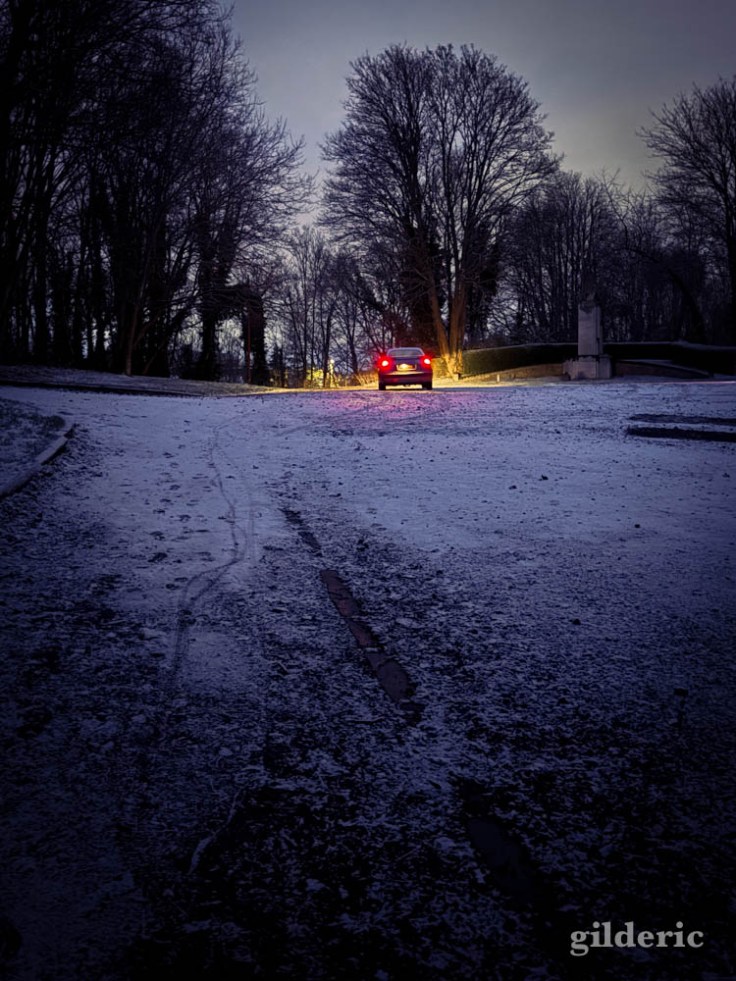 Polar polaire (une voiture dans la neige au Fort de la Chartreuse)