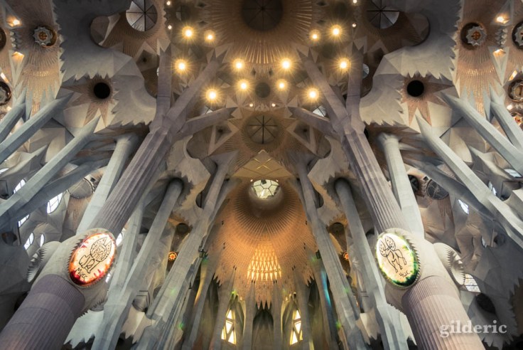 La voûte étrange et spectaculaire de la Sagrada Familia