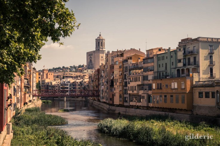 La ville haute (médiévale) de Gérone, surmontée de la cathédrale.