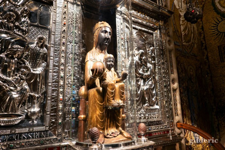 La Moreneta (ou vierge noire), bien cachée au coeur du monastère de Montserrat