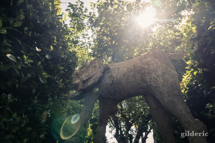 Sculpture de Dali, dans le jardin du château de Gala à Pubol.