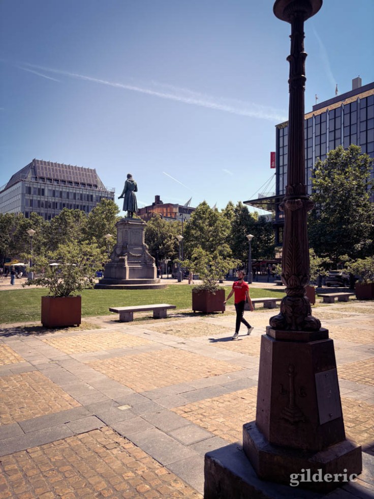 Il fait très chaud place de l'Opéra, à Liège